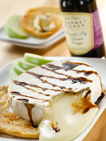 Baked Brie with Vanilla Fig Balsamic Vinegar